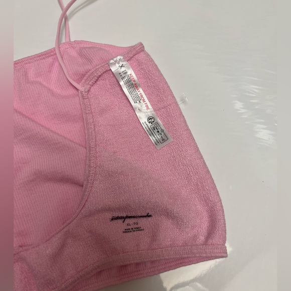 NWT ⚜️💖⚜️ Out From Under Riley Seamless Low-Back Cropped Top - Picture 12 of 16